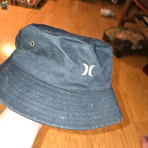 Hurley Black Bucket Hat with Embroidered Logo Beack Vibes